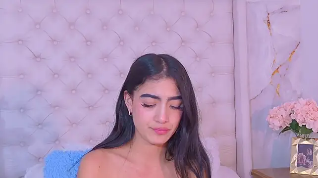 MaluCortes stripchat live cam model