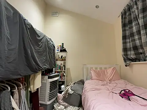 blondeychiaraxo stripchat live cam model