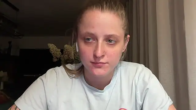 LeaWetGirl stripchat live cam model