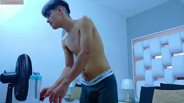 TaylerCruz stripchat live cam model
