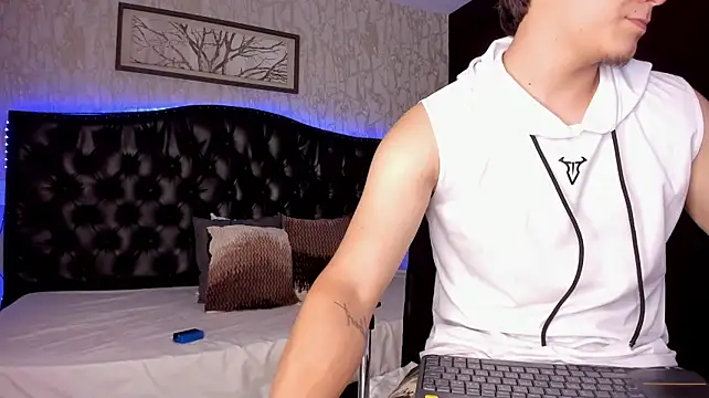 MaxCruz_ stripchat live cam model
