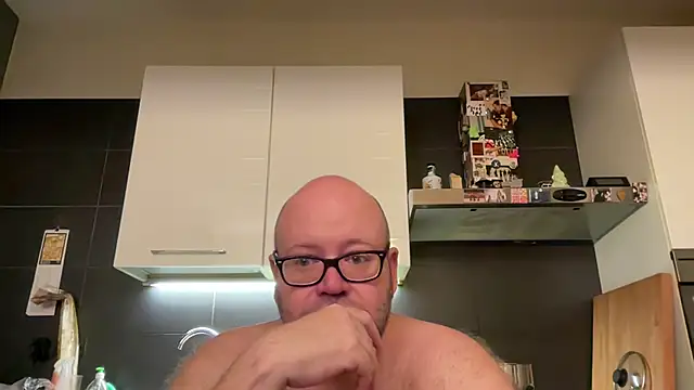 theitalianbear stripchat live cam model