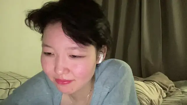 warmdew stripchat live cam model