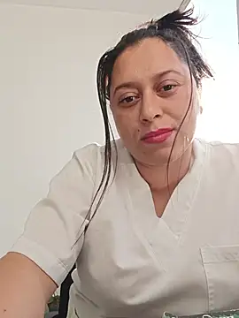 Queen-yessi12 stripchat live cam model