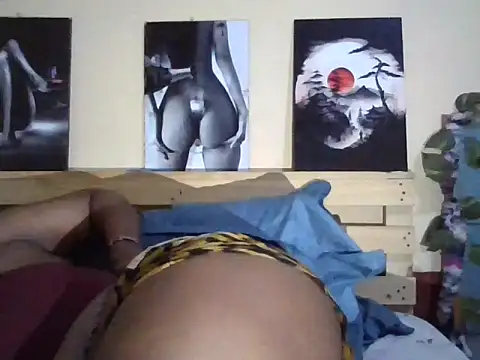 quincy3b stripchat live cam model