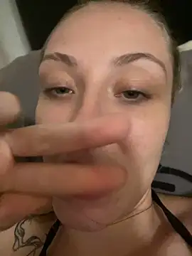 Shelly-Marie stripchat live cam model