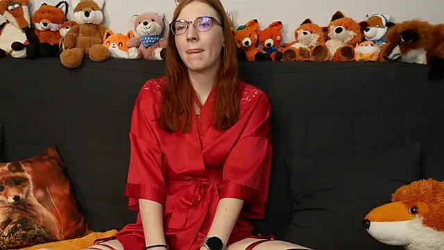 FinaFoxy stripchat live cam model
