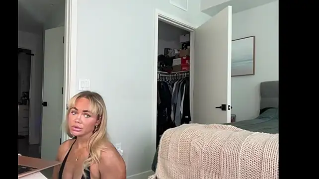 ElenaErickson stripchat live cam model