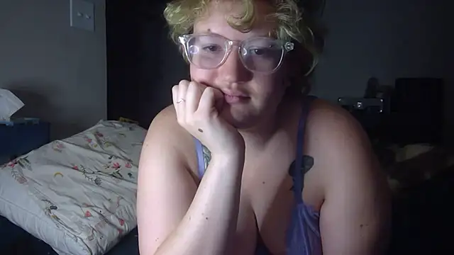 TreatLucky stripchat live cam model