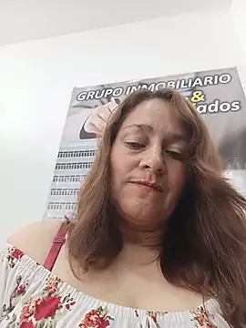 LUISA--30 stripchat live cam model