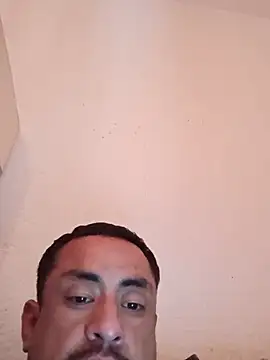 hungpenis210 stripchat live cam model