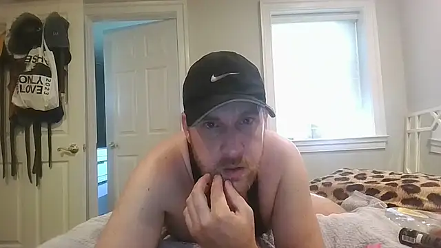 BeefyNcloudy stripchat live cam model
