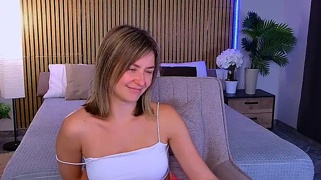 EmeraldGlow stripchat live cam model