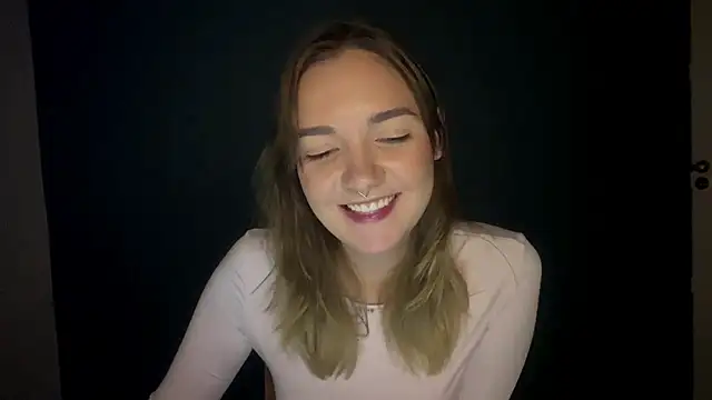 RoxyWet stripchat live cam model