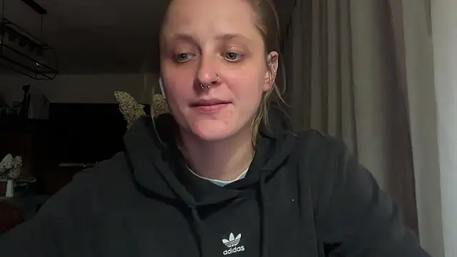 LeaWetGirl stripchat live cam model