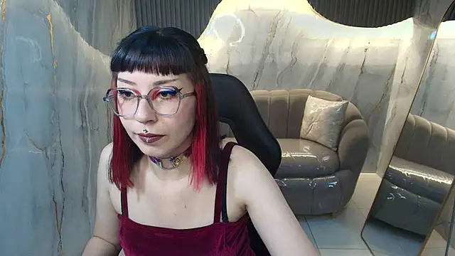 Ravenn_r stripchat live cam model