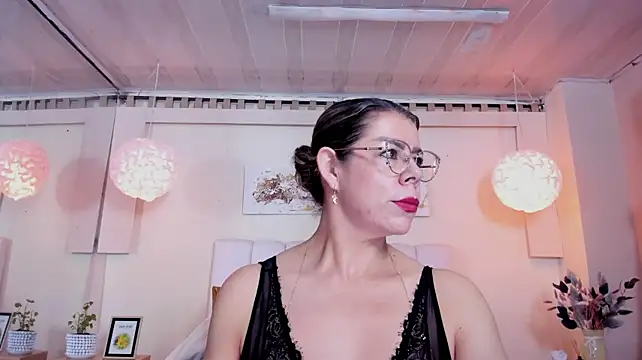 RamonaSimons stripchat live cam model
