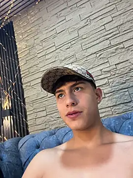 Lander_Cruz stripchat live cam model
