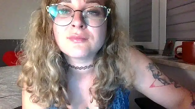 LucyTease stripchat live cam model