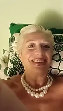 divinaerotica stripchat live cam model