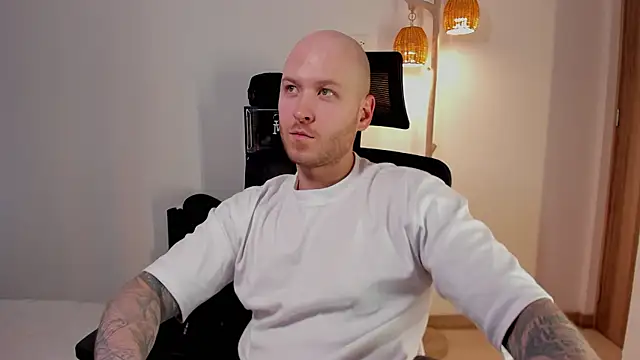 Adam_Meyer10 stripchat live cam model