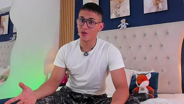 SalvadorFit stripchat live cam model