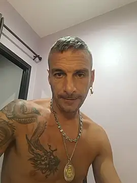benouz93270 stripchat live cam model