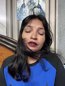 Priyaa_1433 stripchat live cam model