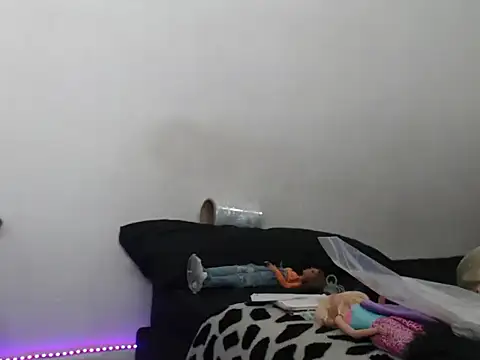 CherryH0ttie stripchat live cam model