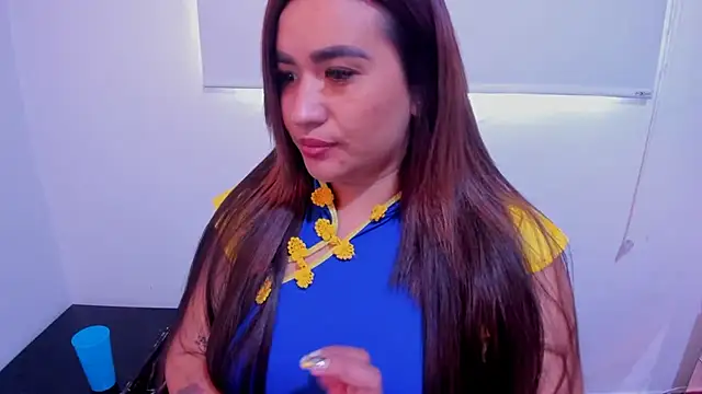 EmaGw7 stripchat live cam model