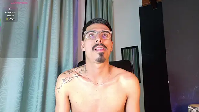 Axel_saenzz stripchat live cam model