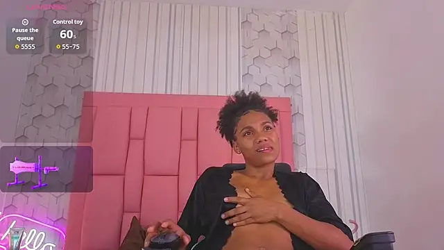 emelysweett stripchat live cam model