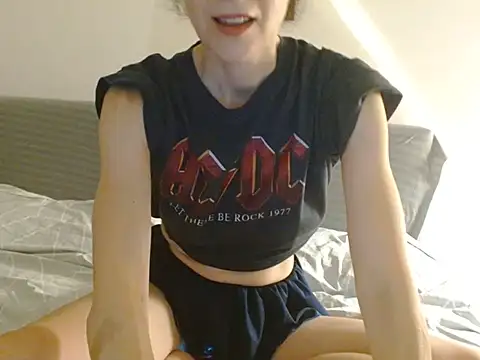 NadineMorandi stripchat live cam model