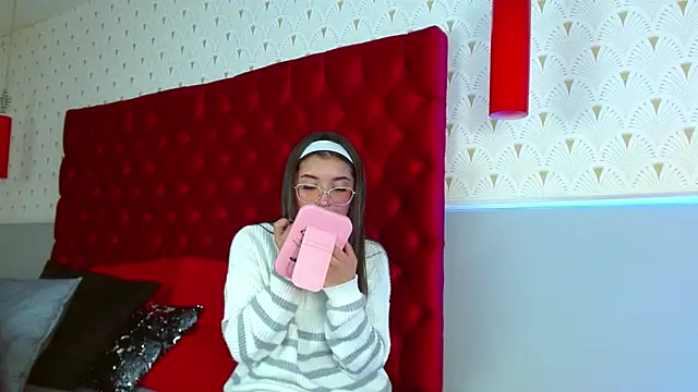 MoreAlice stripchat live cam model