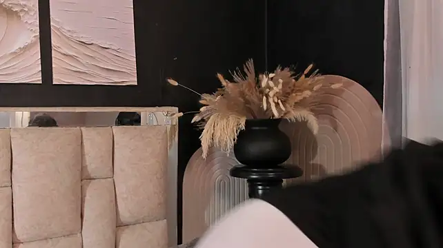 Qamar_Khalifa stripchat live cam model