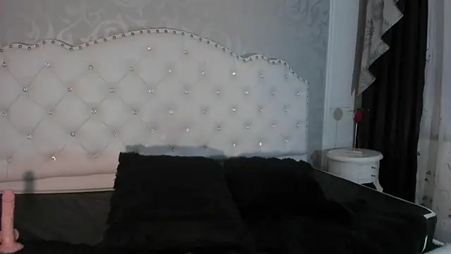 EmmaThompons stripchat live cam model