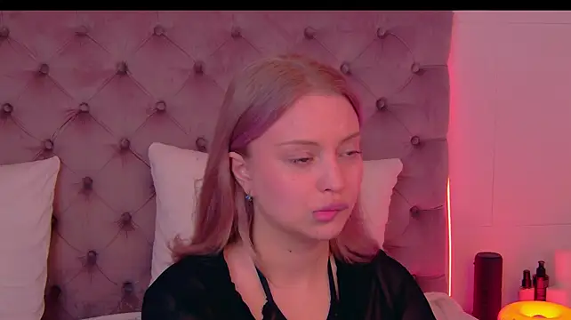MyrHilton stripchat live cam model