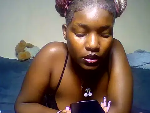 Mayamoonligh stripchat live cam model