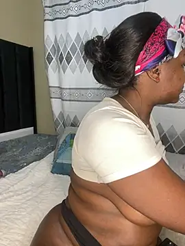 BUSTY-PEARL-FF stripchat live cam model