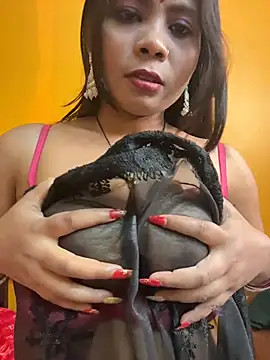 RedQQueen stripchat live cam model