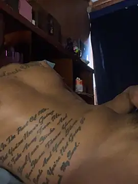 Laveau23 stripchat live cam model