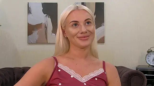 MaryMonrovia stripchat live cam model