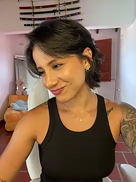 Ale_Lewis stripchat live cam model