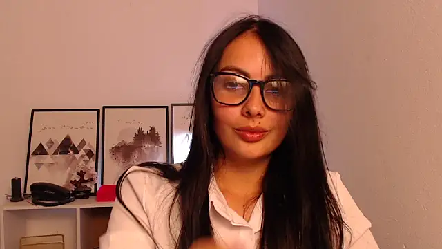 lalawhitte stripchat live cam model