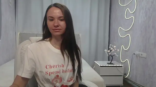 KaraCriegs stripchat live cam model
