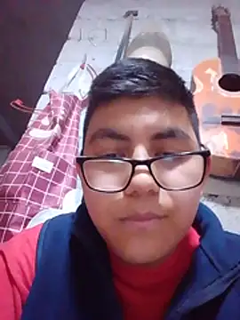 emlioooo stripchat live cam model