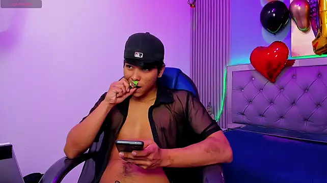 Rauw21 stripchat live cam model