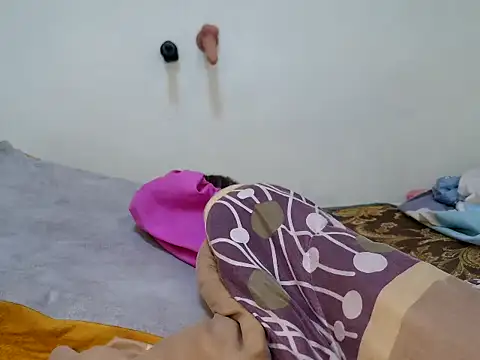 fuckaddict_reggy stripchat live cam model