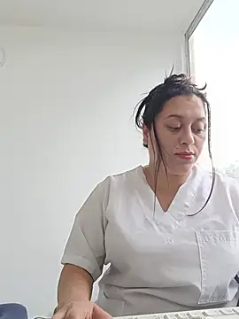 Queen-yessi12 stripchat live cam model