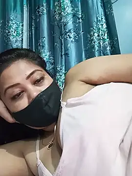 Bold-Beauti stripchat live cam model